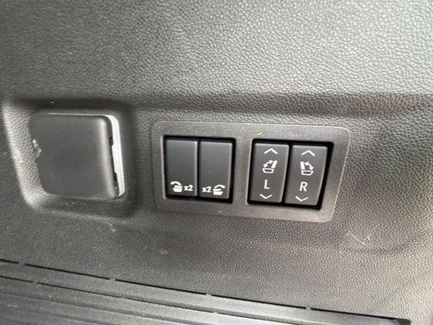 Used 2025 GMC Yukon XL AT4 w/ AT4 Premium Plus Package AWD/4WD image 20