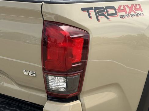 Used 2019 Toyota Tacoma TRD Off-Road w/ Technology Package AWD/4WD image 7