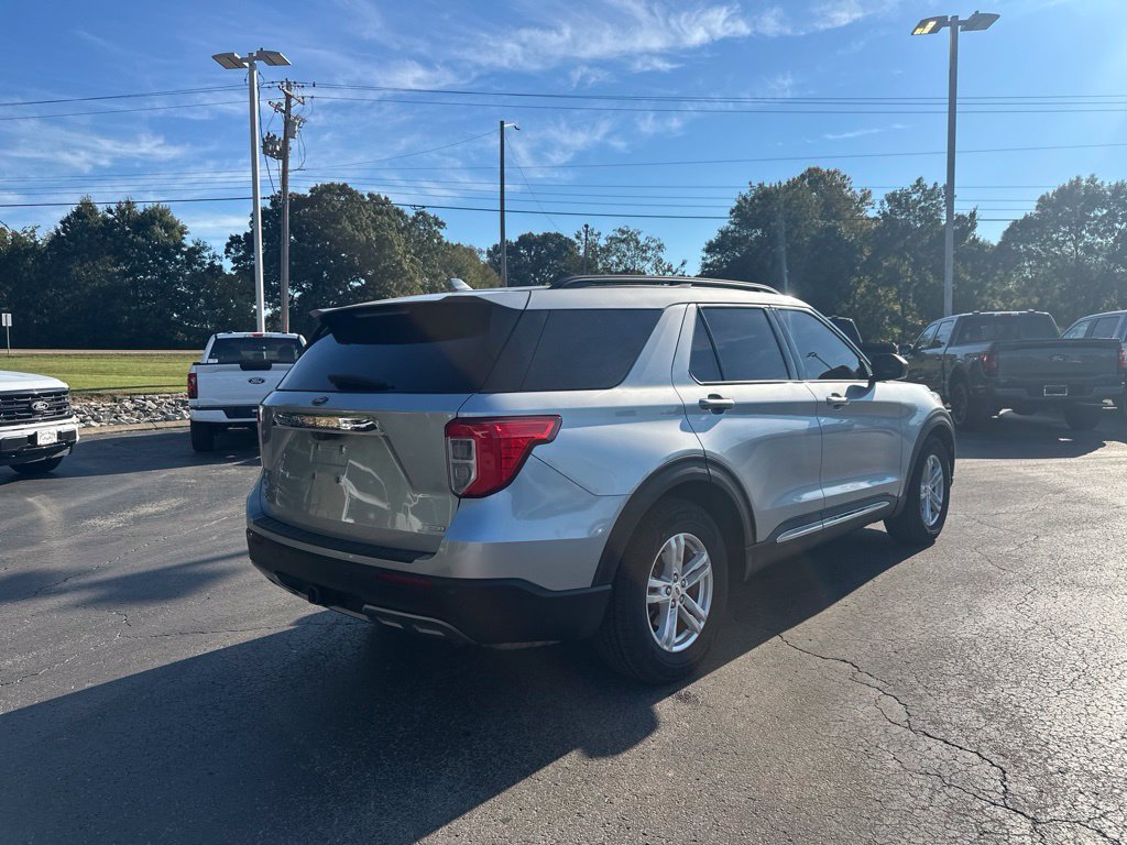 Used 2020 Ford Explorer XLT w/ Equipment Group 202A RWD image 3