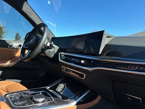 Used 2025 BMW X7 xDrive40i w/ M Sport Package AWD/4WD image 27