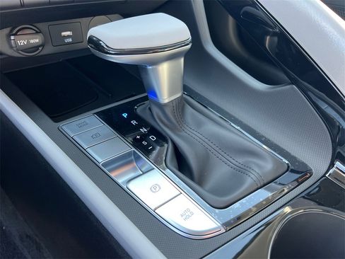 Certified 2025 Hyundai Elantra Limited image 31