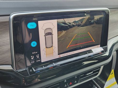 New 2026 Volkswagen Atlas SEL image 8