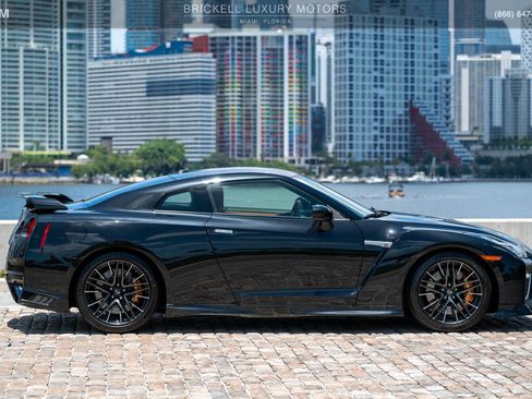 Used 2020 Nissan GT-R Premium w/ Premium Interior Package AWD/4WD image 12