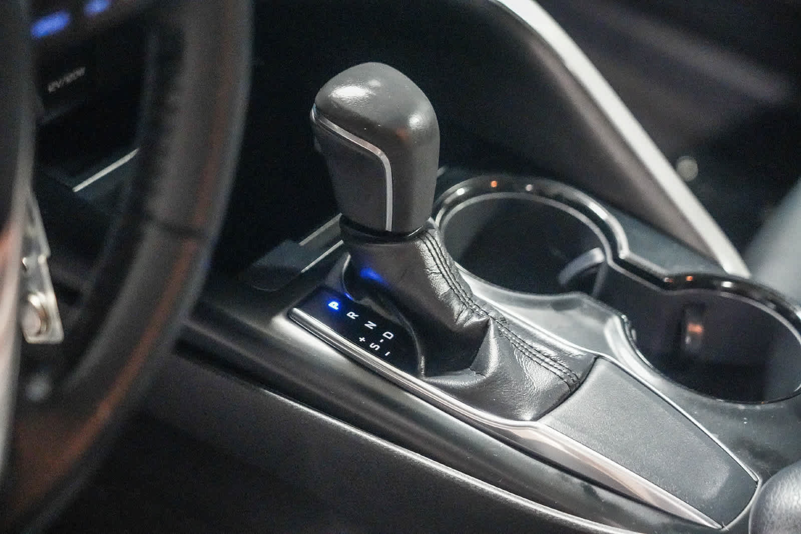 Used 2019 Toyota Camry SE w/ Carpet Mat Package FWD image 20