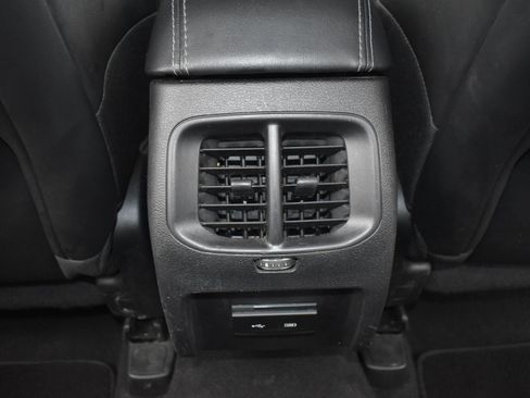 Used 2020 Jeep Cherokee Latitude Plus image 18