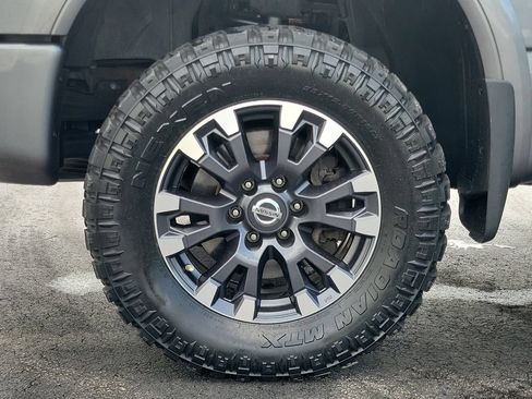Used 2017 Nissan Titan PRO-4X w/ Pro-4x Convenience Package AWD/4WD image 11