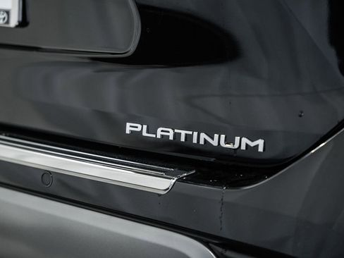 New 2026 Toyota Highlander Platinum image 8