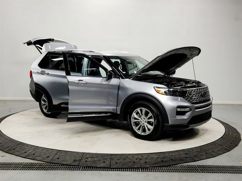 Used 2023 Ford Explorer Limited image 9