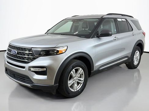 Used 2023 Ford Explorer XLT w/ Equipment Group 202A AWD/4WD image 8