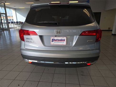 Used 2018 Honda Pilot Touring image 7