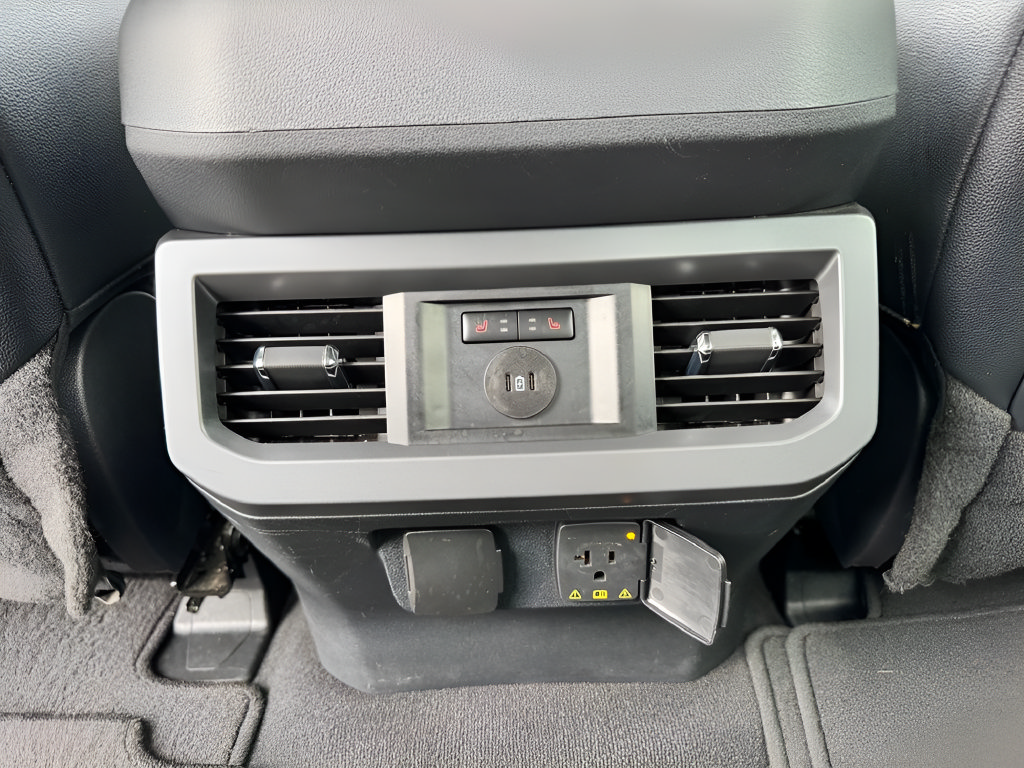 Used 2024 Ford F250 Lariat w/ Lariat Ultimate Package AWD/4WD image 36