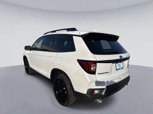 Certified 2025 Honda Passport Black Edition image 6