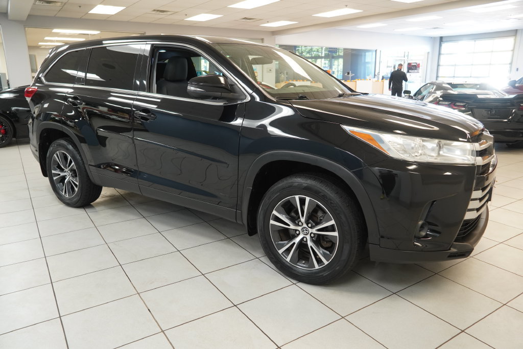 Used 2019 Toyota Highlander LE w/ Protection Package #3 AWD/4WD image 13