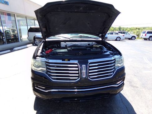 Used 2016 Lincoln Navigator L Select RWD image 39