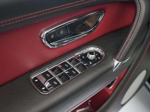 Used 2020 Bentley Bentayga AWD/4WD image 25
