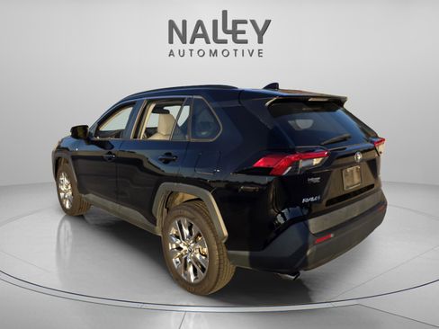 Used 2020 Toyota RAV4 XLE Premium image 3