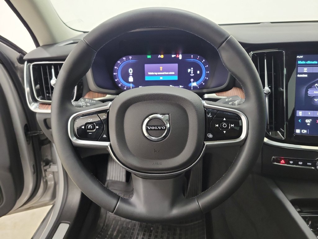 Used 2025 Volvo S60 B5 Plus w/ Protection Package Premier FWD image 22