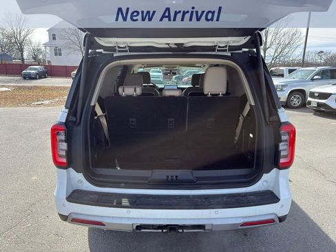 Used 2024 Ford Expedition Limited image 6