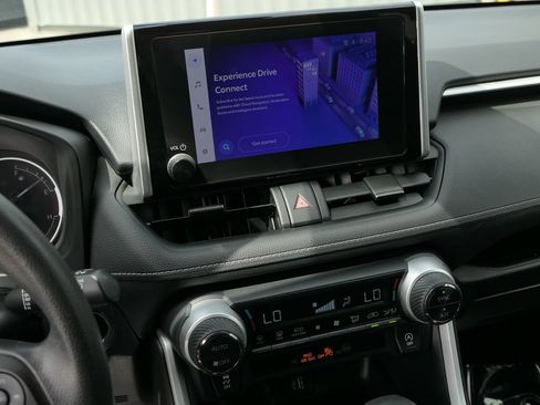 Used 2024 Toyota RAV4 XLE FWD image 18