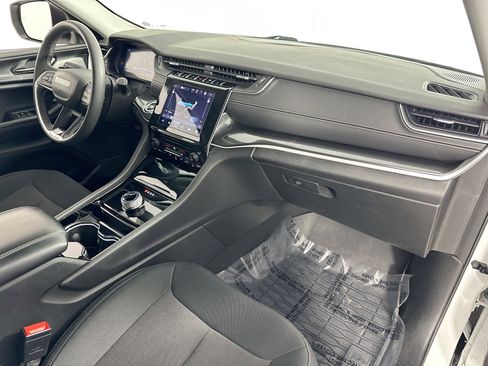 Used 2023 Jeep Grand Cherokee Laredo image 26