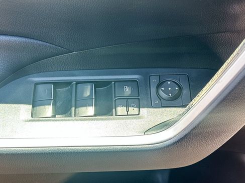 Used 2022 Toyota RAV4 XLE w/ Convenience Package AWD/4WD image 17