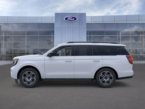 New 2026 Ford Expedition Active image 3