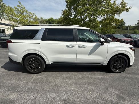 New 2025 Kia Carnival EX image 4