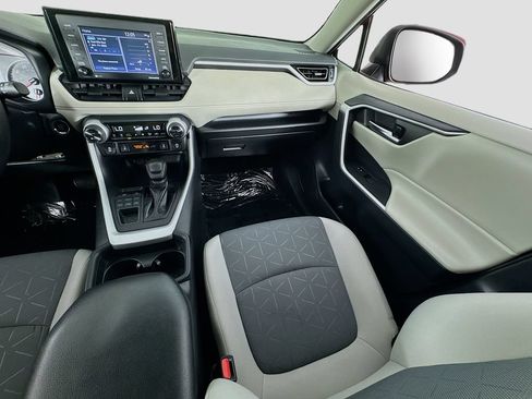 Used 2021 Toyota RAV4 XLE w/ Convenience Package AWD/4WD image 15