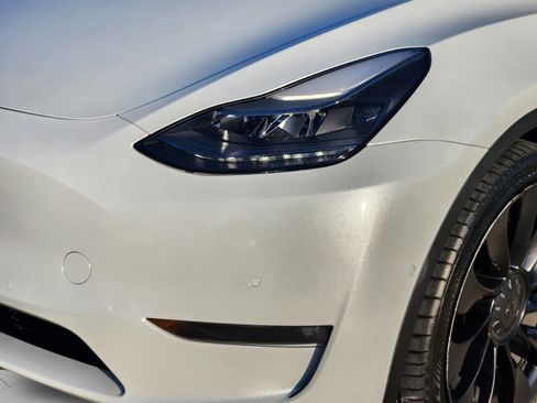 Used 2022 Tesla Model Y Performance AWD/4WD image 36