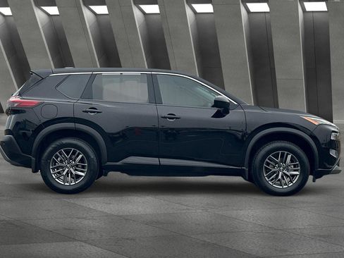 Used 2023 Nissan Rogue S image 3