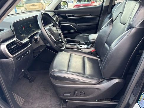 Certified 2025 Kia Telluride S FWD image 11