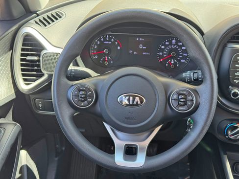 Used 2021 Kia Soul LX image 18