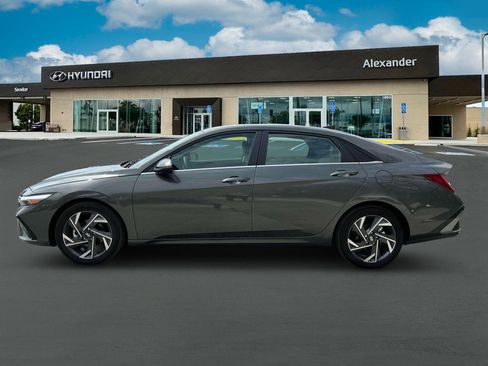 New 2025 Hyundai Elantra Limited image 3