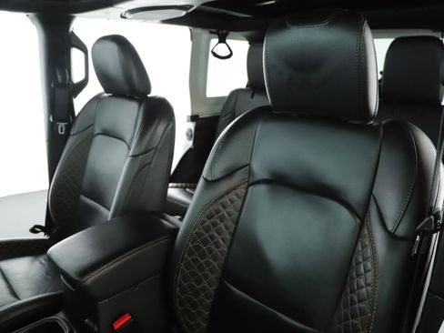 Used 2022 Jeep Wrangler Unlimited Sahara image 4