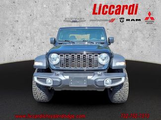 Used 2025 Jeep Gladiator Sport AWD/4WD video 2