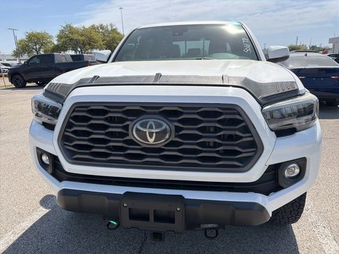 Used 2021 Toyota Tacoma TRD Off-Road image 2