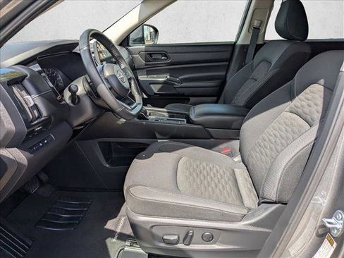 Used 2025 Nissan Pathfinder SV image 15