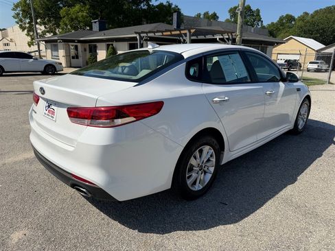 Used 2017 Kia Optima LX FWD image 5