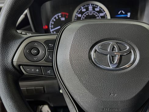 Used 2021 Toyota Corolla LE image 19