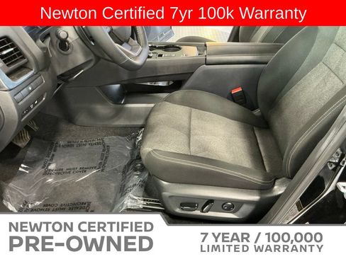 Used 2025 Nissan Rogue SV FWD image 12