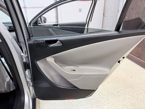 Used 2007 Volkswagen Passat 2.0T image 41