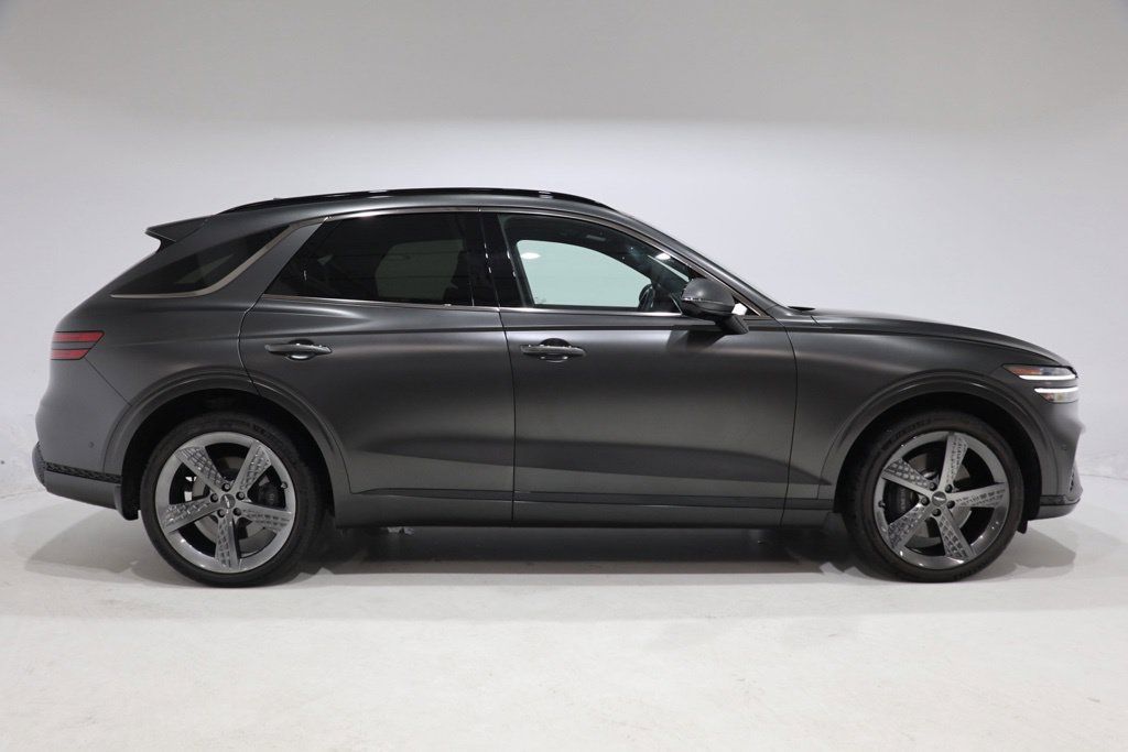 Used 2023 Genesis GV70 2.5T w/ Sport Prestige Package AWD/4WD image 8
