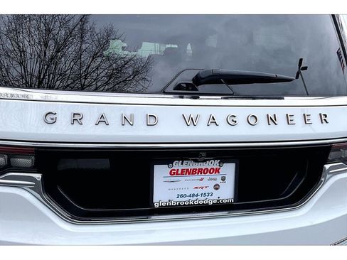 Certified 2024 Jeep Grand Wagoneer Series III w/ HD Trailer Tow Package AWD/4WD image 10