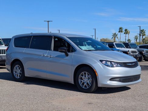 New 2026 Chrysler Voyager LX image 5