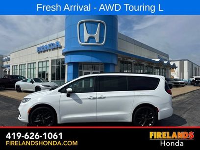 Used 2023 Chrysler Pacifica Touring-L w/ S Appearance Package