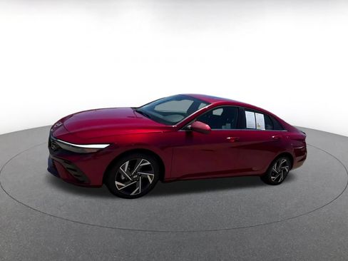Used 2025 Hyundai Elantra SEL FWD image 8