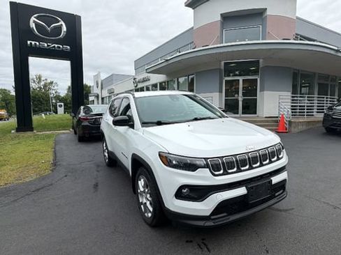 Used 2022 Jeep Compass Latitude AWD/4WD image 3