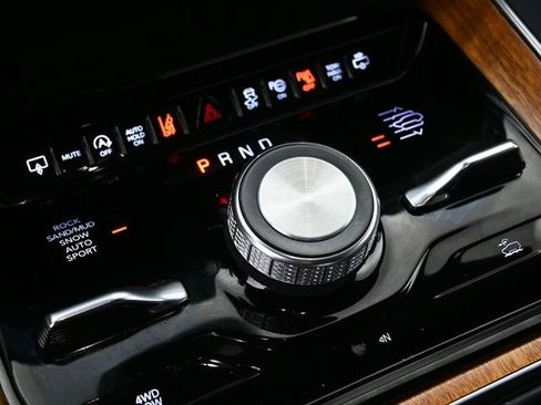 Used 2024 Jeep Grand Wagoneer L Series III image 29