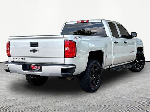 Used 2018 Chevrolet Silverado 1500 LT w/ Redline Edition AWD/4WD image 6