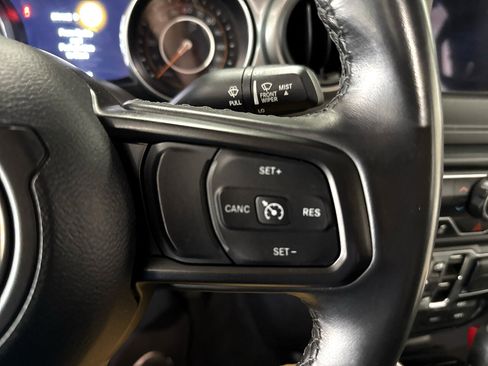 Used 2021 Jeep Gladiator Sport image 13